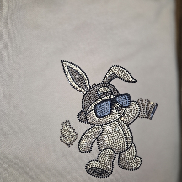 Left Point Beige Shorts with Embroidered Rhinestone Design - Picture 3 of 4